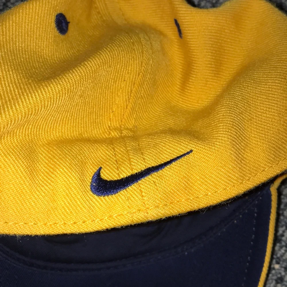 Michigan Wolverines Nike Yellow Baseball Cap with Navy‎ Embroidered M